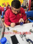 广州开锁技能培训：使用保险柜锁匠工具需要抓